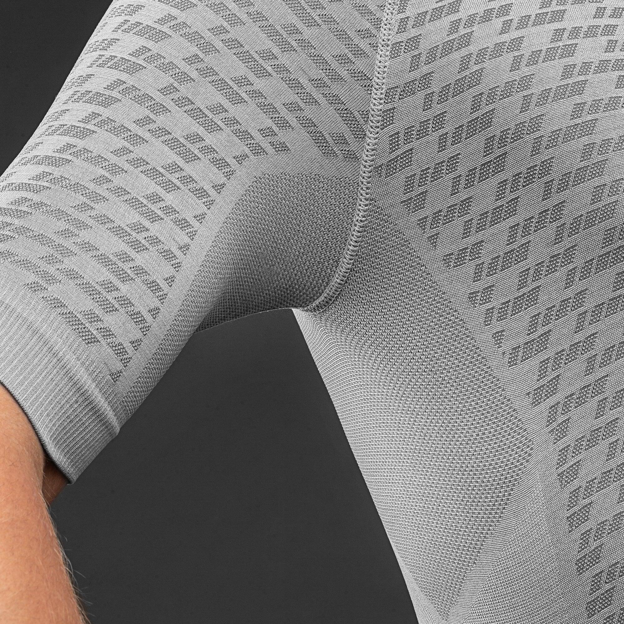 Expert Seamless Short Sleeve Base Layer - Image 18