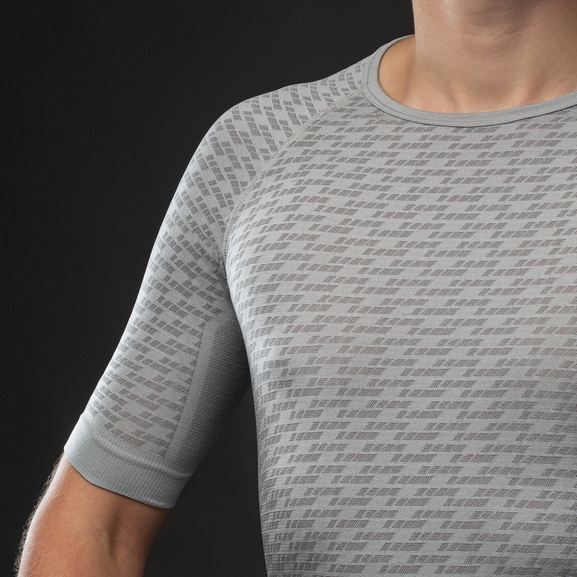 Expert Seamless Short Sleeve Base Layer - Image 19