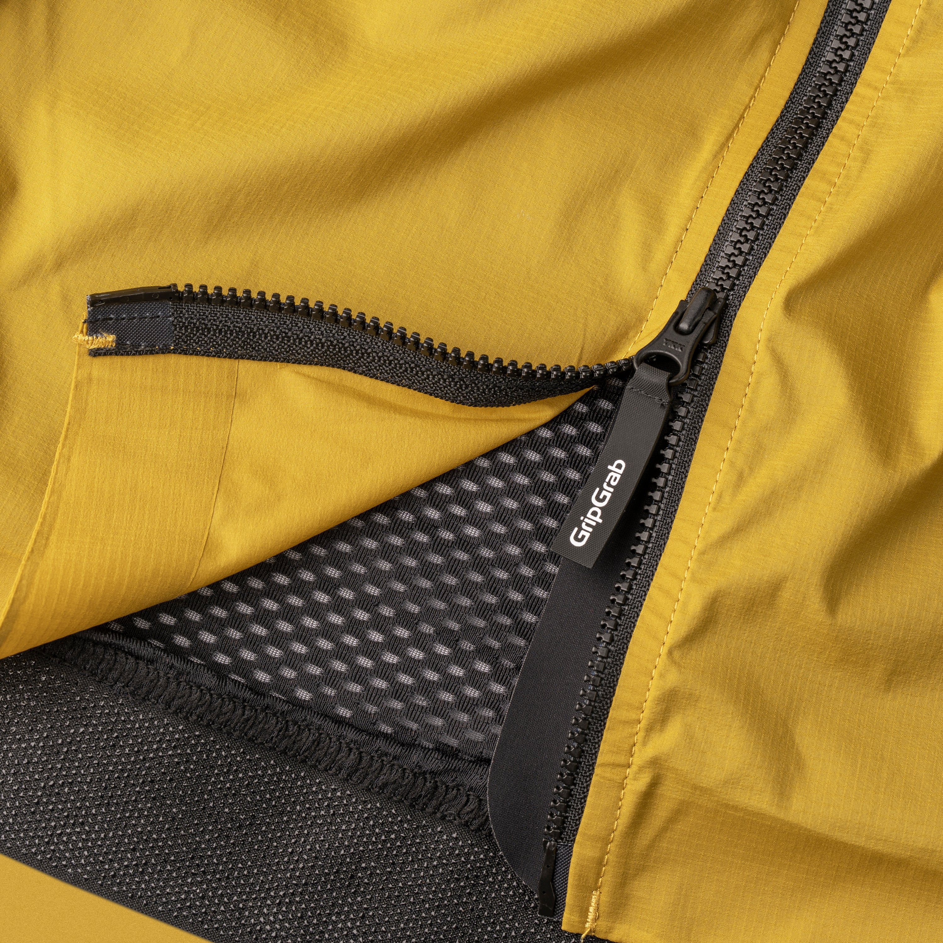 Women’s PACR Windproof Lightweight Vest - Image 18