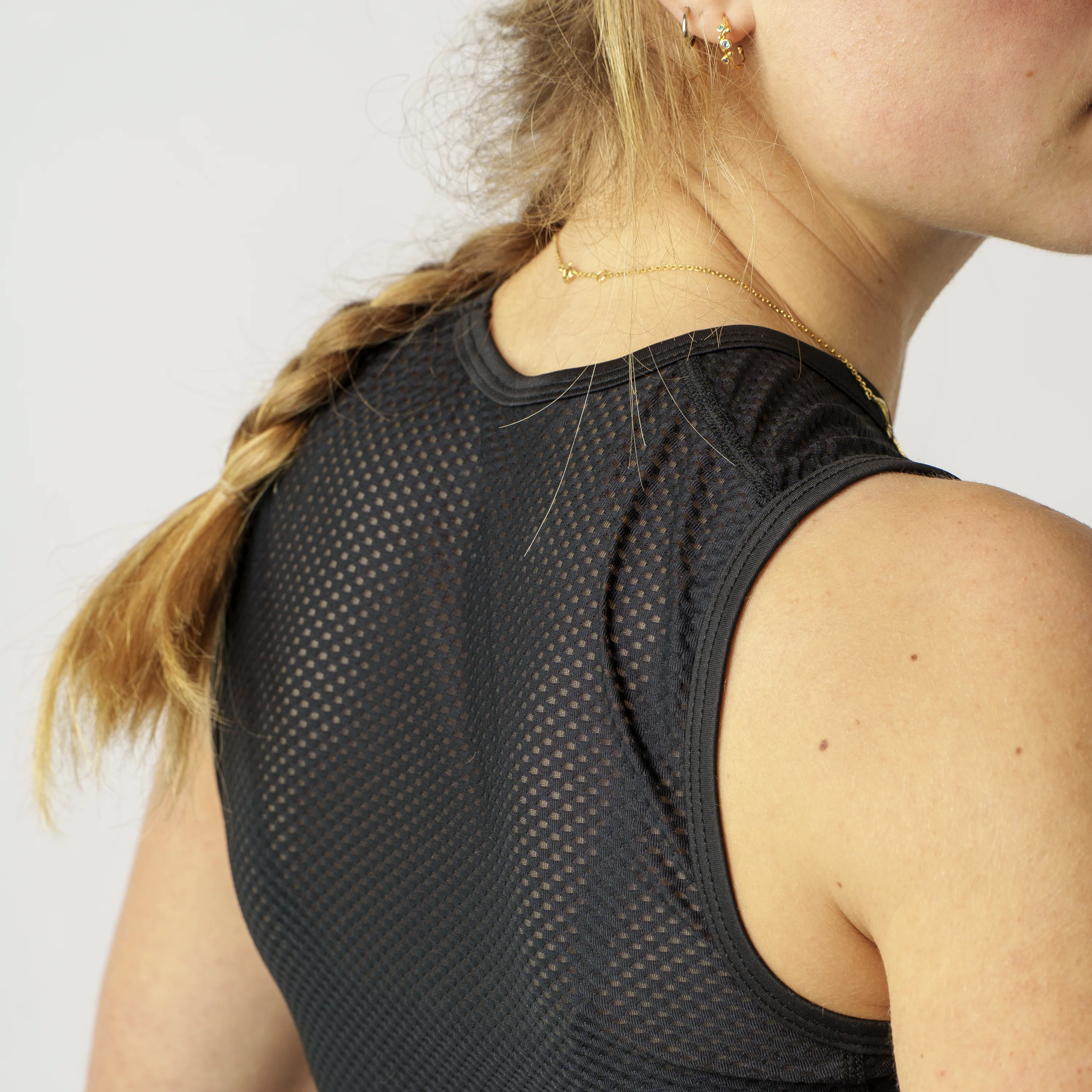 Women's Ultralight Mesh Sleeveless Base Layer - Image 11